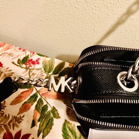 Michael Kors handbag - Picture 3 of 4